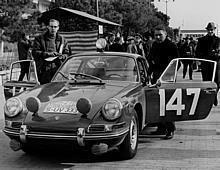 Herbert Linge (rechts) und Peter Falk (links) bei der Rallye Monte Carlo 1965.